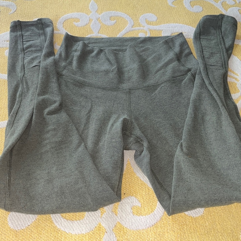 No size on it/ fits like small / XS, Old Navy Active, balance leggings [go-dry]